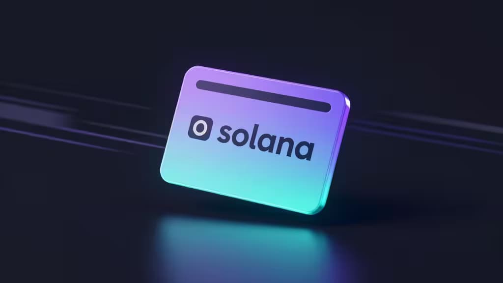 Représentation abstraite d'un wallet matériel crypto avec des traînées lumineuses violettes et turquoise évoquant la rapidité de la blockchain Solana
