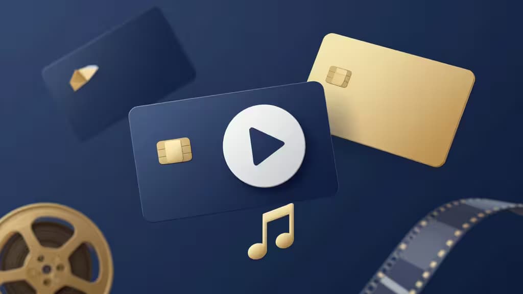 Abstrakte Komposition mit schwebenden Kreditkarten und Streaming-Medien-Icons in Blau- und Goldtönen