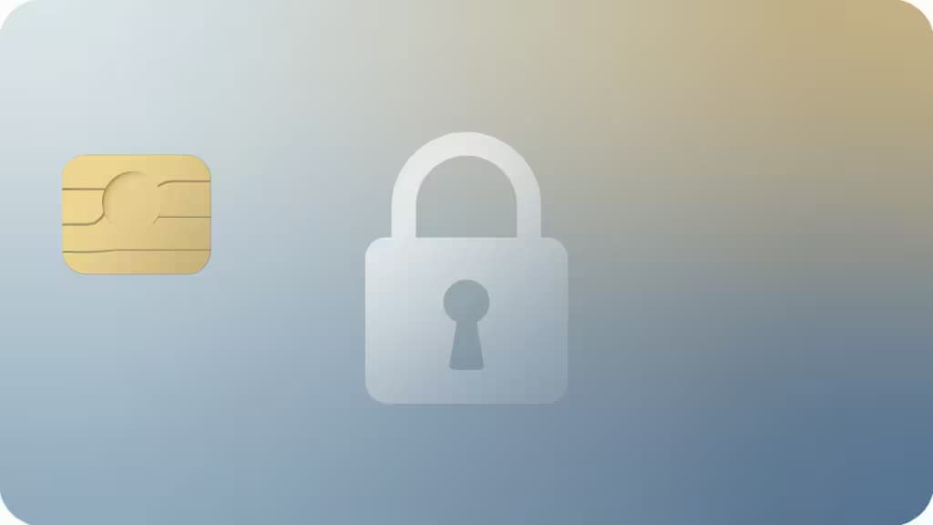 Une carte de crédit dorée et un cadenas argenté symbolisent la construction sécurisée de son crédit.