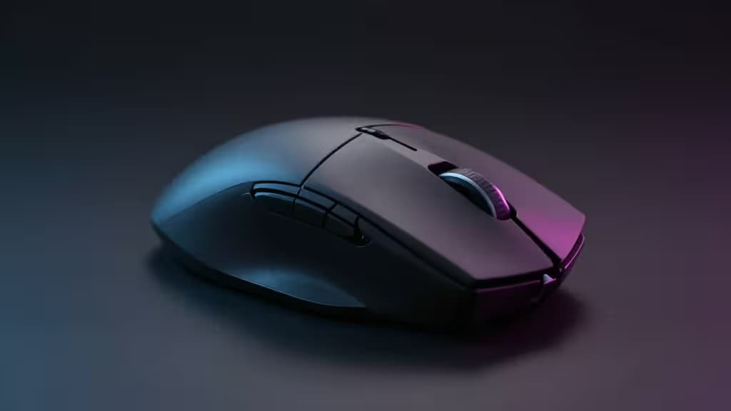 Souris gaming verticale ergonomique sur fond sombre avec éclairage néon discret